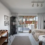 The Gem Of Neve Tzedek Stylish Home By Sea N\' Rent