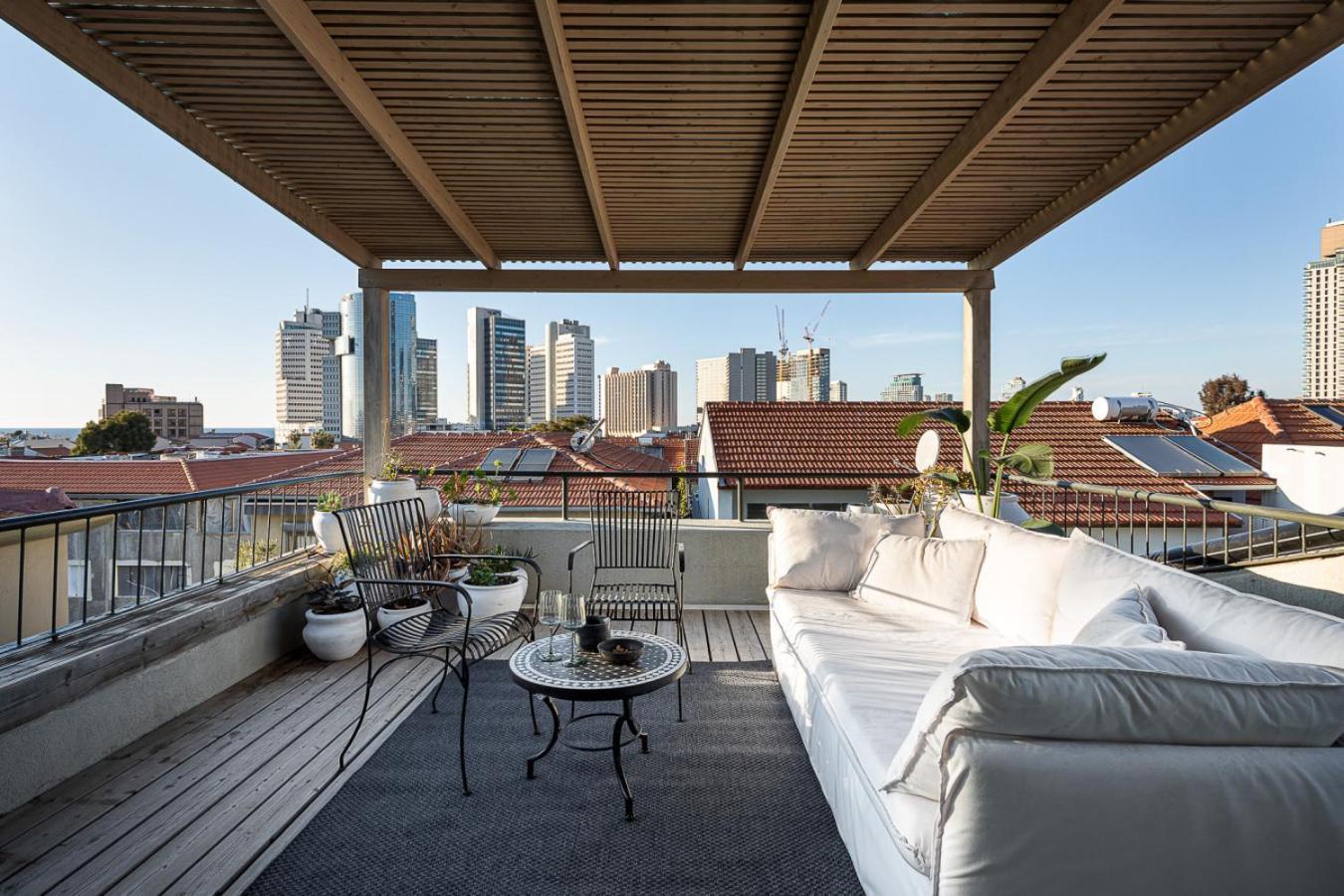 The Gem Of Neve Tzedek Stylish By Sea N' Rent *