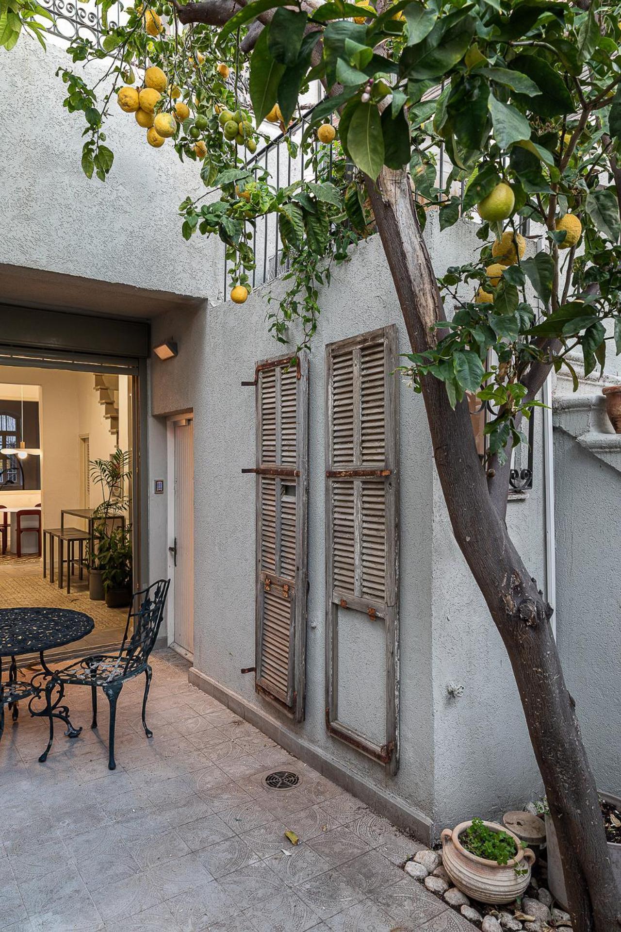 The Gem Of Neve Tzedek Stylish By Sea N' Rent *